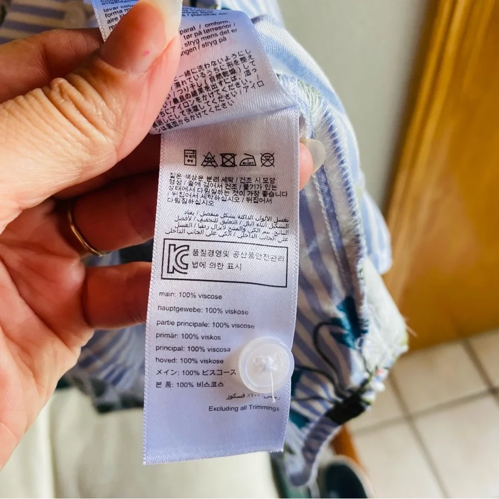 JOULES Allison Stripe Floral Half Placket Sleeveless Button Down - Picture 4 of 4